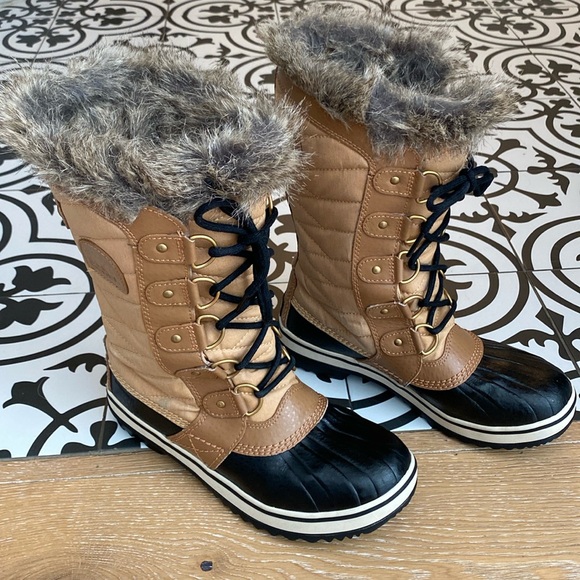 Sorel Shoes - Sorel Joan of Arctic Boots (size 6) Waterproof! WORN ONE SEASON